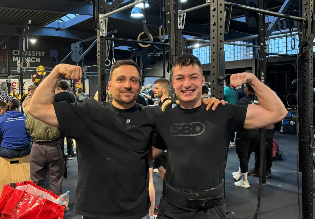 Coach Volker mit seinem Athleten, beide happy